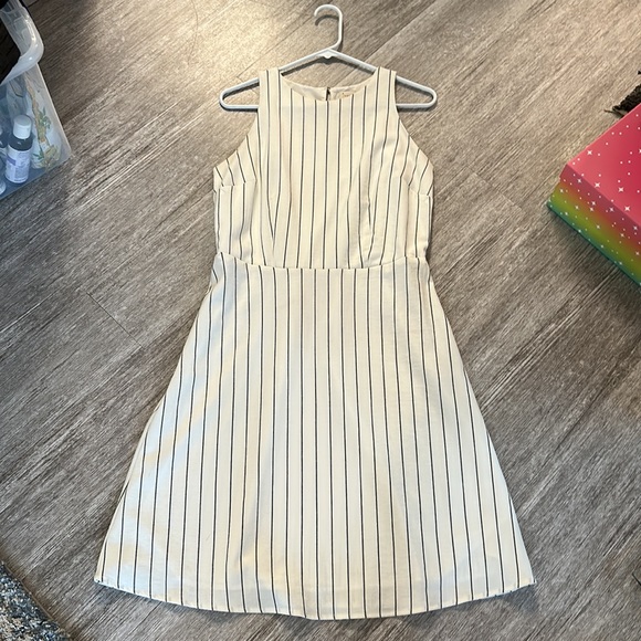 Sleeveless a-line dress with pinstripe pattern, fully lined, Excellent condition - Picture 9 of 9